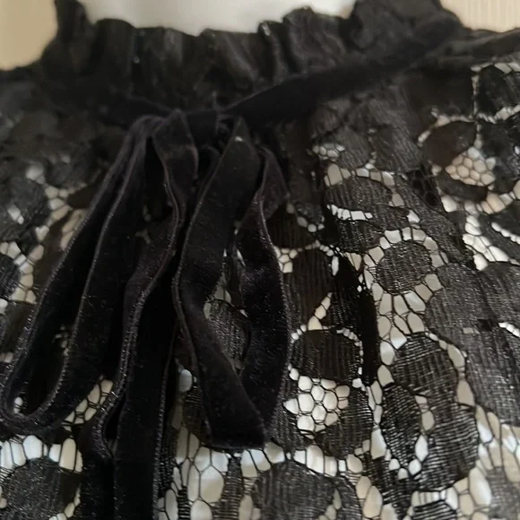 Black mock neck, lace sleeveless blouse. New with tags! 💕 - Picture 2 of 6